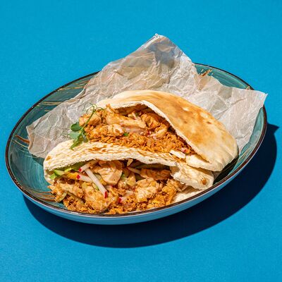 Пита с сочным салатом и курочкой в Kiss по цене 240