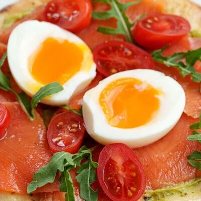 Фокачча с лососем и яйцом в Сорренто по цене 650 ₽