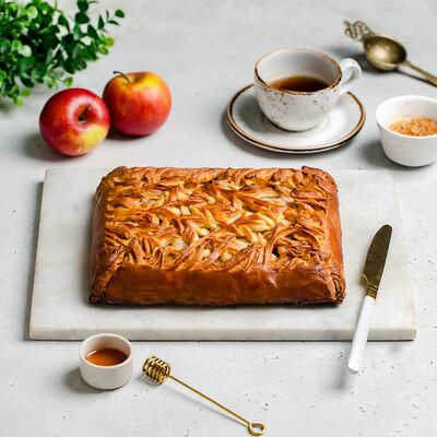 Пирог с печёными яблоками в Штолле по цене 2113 ₽