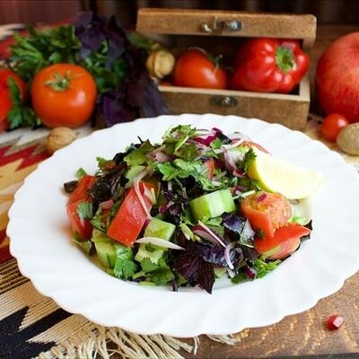 Чобан салат в Три хинкали&Шашлык по цене 390 ₽