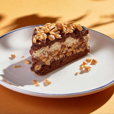 Торт сникерс в Munhell по цене 660 ₽