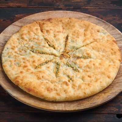 Пирог с курицей, сыром и грибами в Шашлык и осетинские пироги по цене 1200 ₽