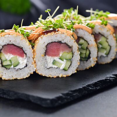 Сказочный тунец в Суши Хаус по цене 655 ₽