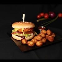 Бургер с курицейв Yacht Cafe Sochi