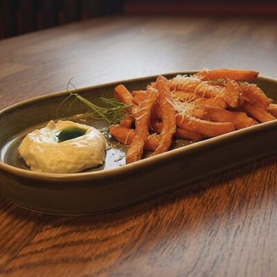 Батат фри с пармезаном и трюфельным хумусомв Порт по цене 490 ₽