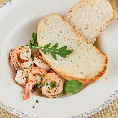 Креветки в сливочном соусе с чесноком и зеленью в Паста Фэмили по цене 890 ₽