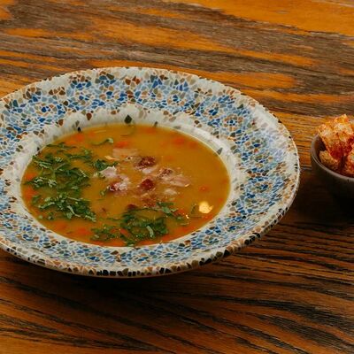 Гороховый суп с копчеными ребрами в Дэда по цене 590 ₽