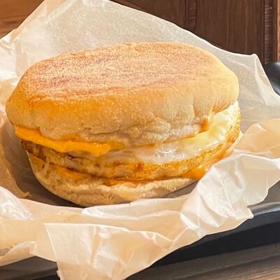 Маффин с яйцомв Moyo по цене 125 ₽