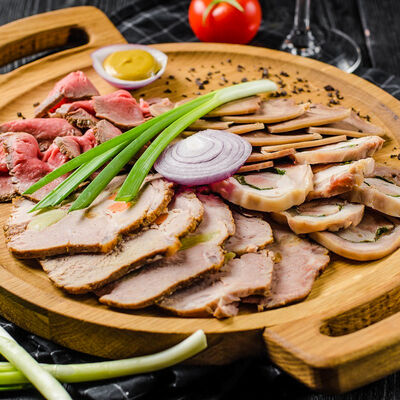 Ассорти мясных закусок в Пряности & Радости на Московском по цене 1990 ₽