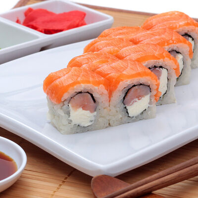 Ролл Филадельфия Кунсейв Sushiwoker по цене 735 ₽