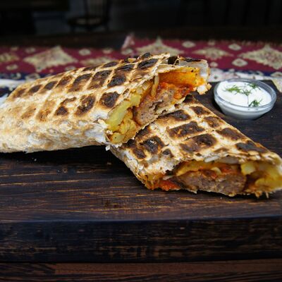 Шаурма по-Еревански с бараниной в FastШашлык и Хинкали по цене 500 ₽