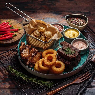 Пивная тарелка в Пельмения по цене 1652 ₽