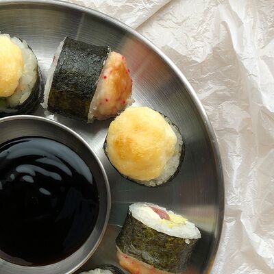 Запечённый ролл с тунцом и авокадо в Da Sushi по цене 17 р.