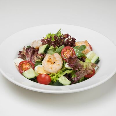 Салат с креветками и перепелиным яйцом в Kitchen по цене 560