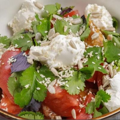 Салат с хрустящими баклажанамив Добрый Грузин по цене 590 ₽