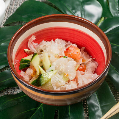 Древесные грибы с помидором и огурцом в Кансинь по цене 400 ₽