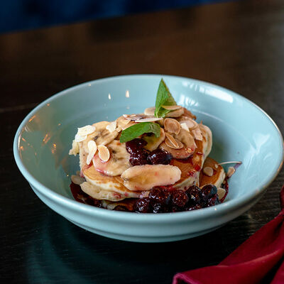 Панкейки с бананом и вареньем в Пекарня Мишеля по цене 350 ₽