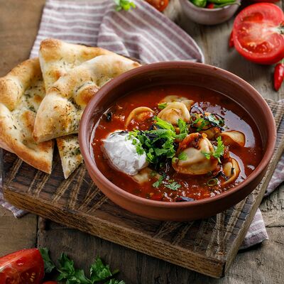 Томатный суп с пельменями и мацони в Пряности & Радости на Васильевском по цене 490