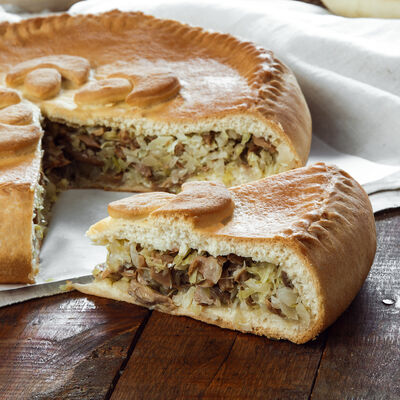 Пирог с грибами и капустой в Жар Свежар по цене 144 ₽