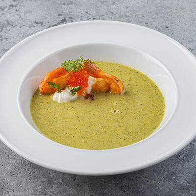 Крем-суп из брокколи, с креветками и икрой в Terra&Mare по цене 650 ₽