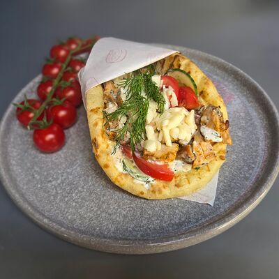 Пита с куриным шашлыком в Мужчина готовит по цене 400 ₽