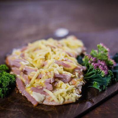 Куриная отбивная с ветчиной и сыром в Толстый Goose по цене 420 ₽