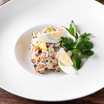 Салат Оливье с говядиной в Кафе RSC по цене 190 ₽