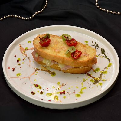 Тост с мортаделлой в Правда по цене 450 ₽