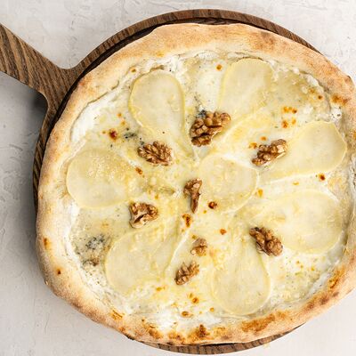 Пицца с грушей и горгонзолой в Forest pizza по цене 1150 ₽