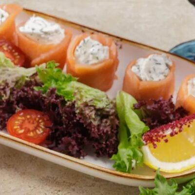 Рулетики из семги в Добрый Грузин по цене 870 ₽