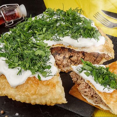 Пирог с говядиной-свининой в Чебурекми по цене 750 ₽