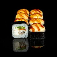 Мураками с угрем в Sushiman