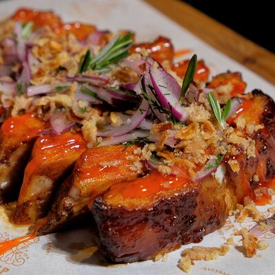 Свиные ребра с соусе шрирача в Крафтер по цене 850 ₽