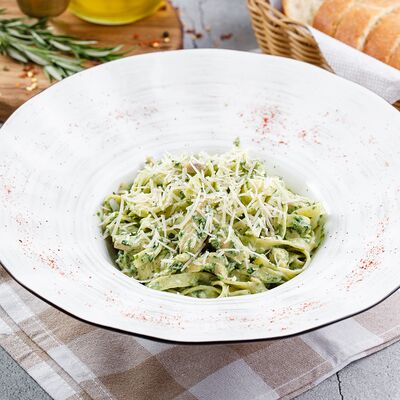 Паста с курицей и шпинатом в Welcome по цене 540 ₽