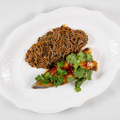 Стейк из палтуса с гречневой лапшой в Бибирево по цене 1900 ₽