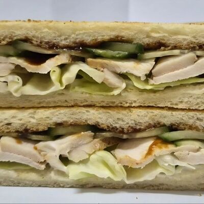 Сэндвич с курицей барбекю в Кофеизм по цене 300 ₽