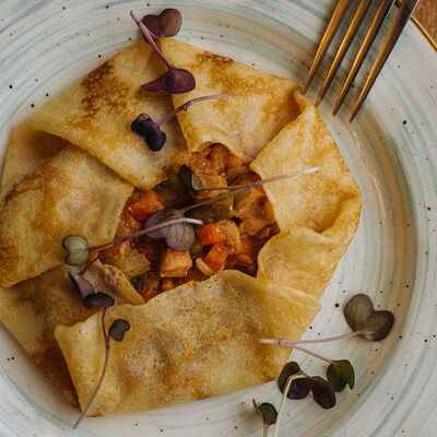 С запечённым лососем и овощами в Пряный Тимьян по цене 435 ₽