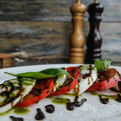 Салат Капрезе в Грабли по цене 350 ₽