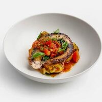 Осьминог с соусом том-ям и овощами в Poco di buono