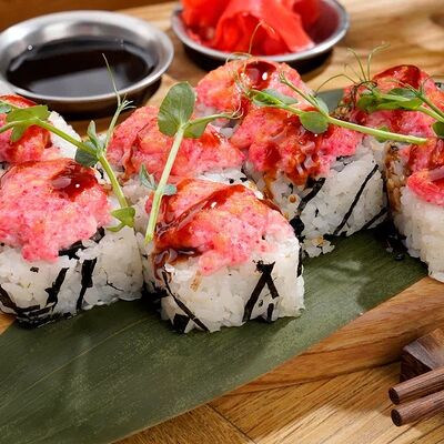 Ролл запеченный с тунцом  в ЧиллДОМ по цене 640 ₽