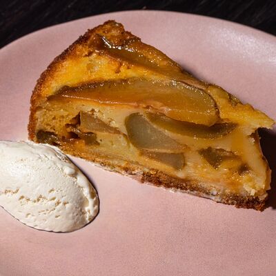 Домашний пирог с грушейв ODA по цене 675 ₽