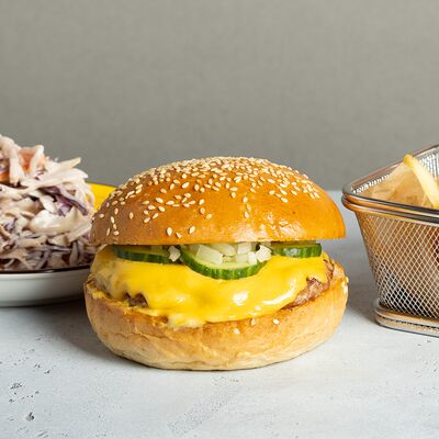 Бургер Cheese в Люди в Баре по цене 580 ₽