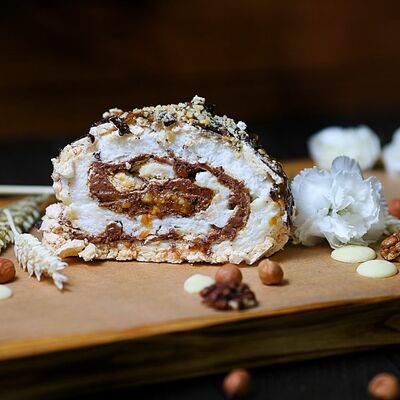 Меренговый рулет Сникерс в ИТЛЕ Стейк-кафе Halal по цене 260