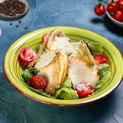 Цезарь с курицей в Фиеста по цене 500 ₽