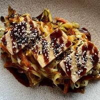 Рисовая лапша с тофу и соусом карри в More More