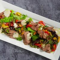 Салат с ростбифом в Остерия Il Massimo