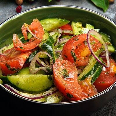 Овощной салат по-грузински в Сулугуни по цене 380 ₽