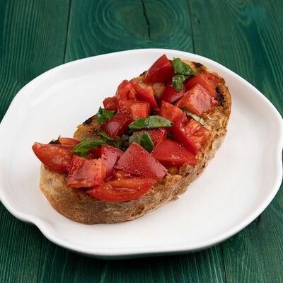 Брускетта томаты и базилик в Solar Bistro по цене 280 ₽