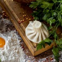 Хинкали с говядиной и зеленью в Хинкальня