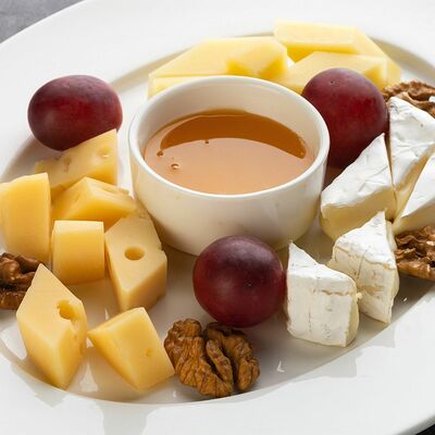 Сырное ассорти в Дача по цене 855 ₽